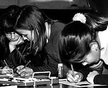 Alters- und situationsadäquate Arbeitsformen für Kinder und Jugendliche - z.B. malen, Modellbau usw.