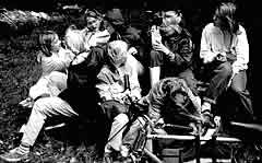 Besser eine Regenjacke oder eine warme Jacke anziehen, denn es geht raus.