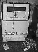 Von Kindern gebauter Papp-PC.